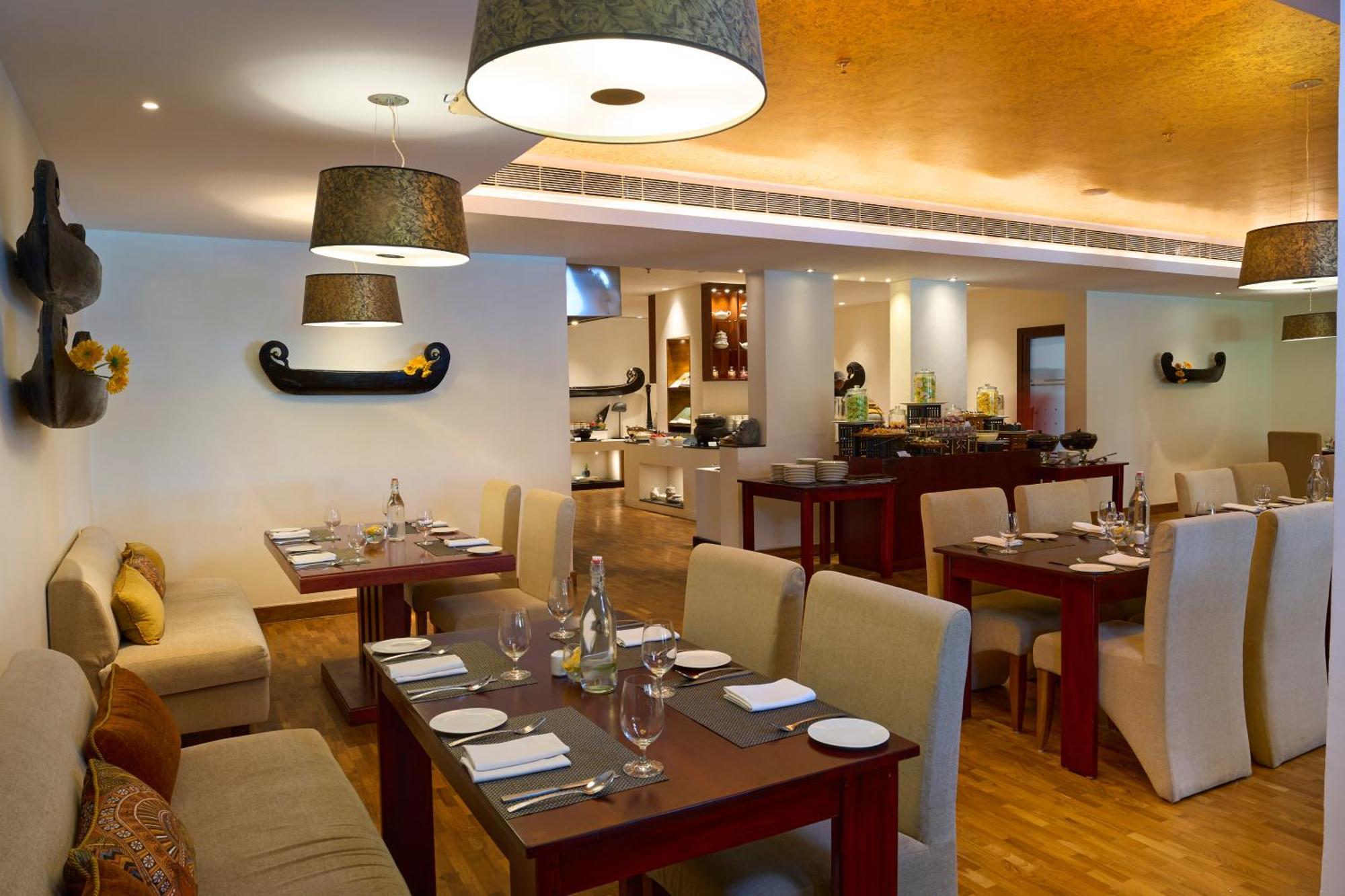 The Leela Ashtamudi, A Raviz Hotel Kollam Exterior photo The restaurant