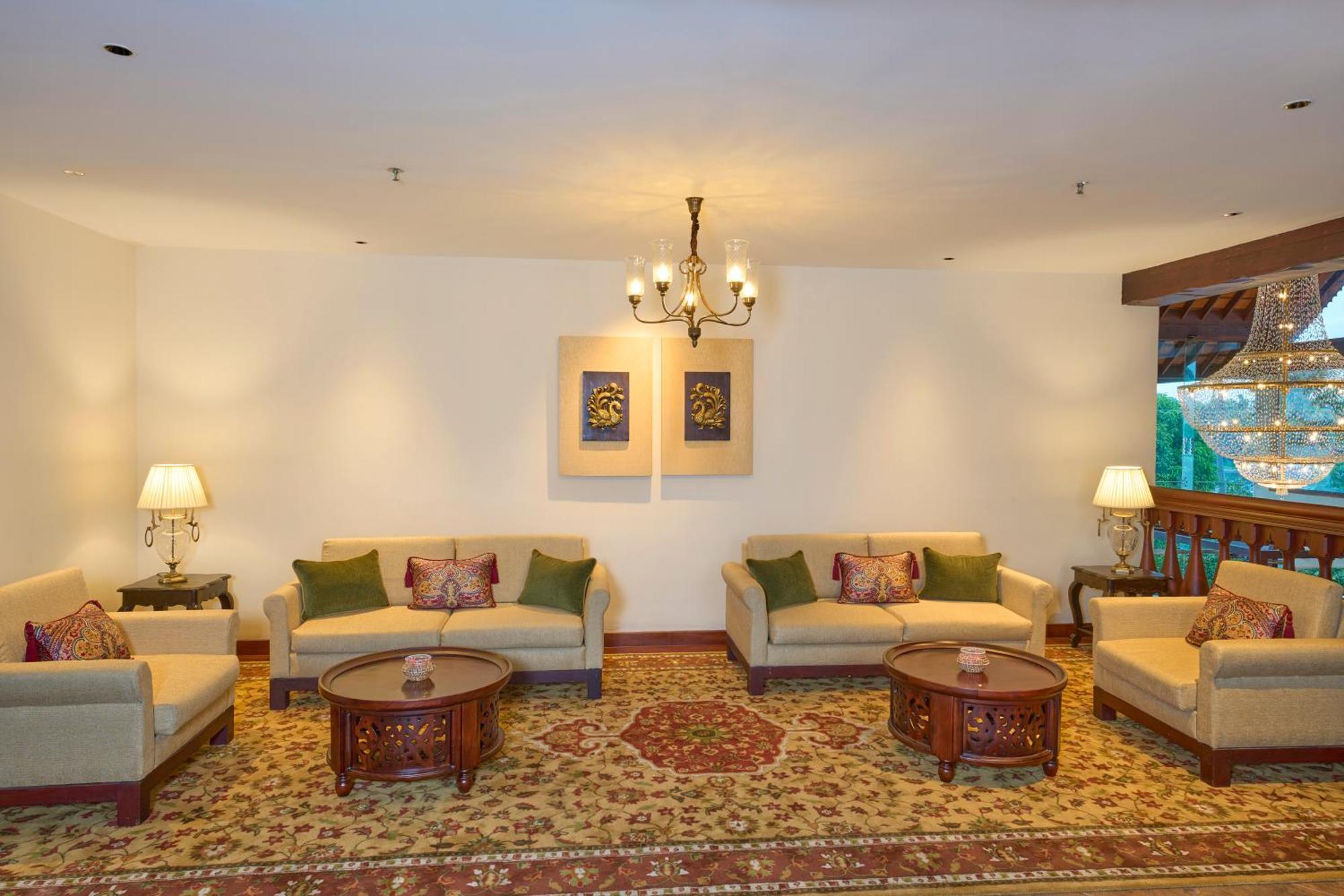 The Leela Ashtamudi, A Raviz Hotel Kollam Exterior photo The lobby of the hotel