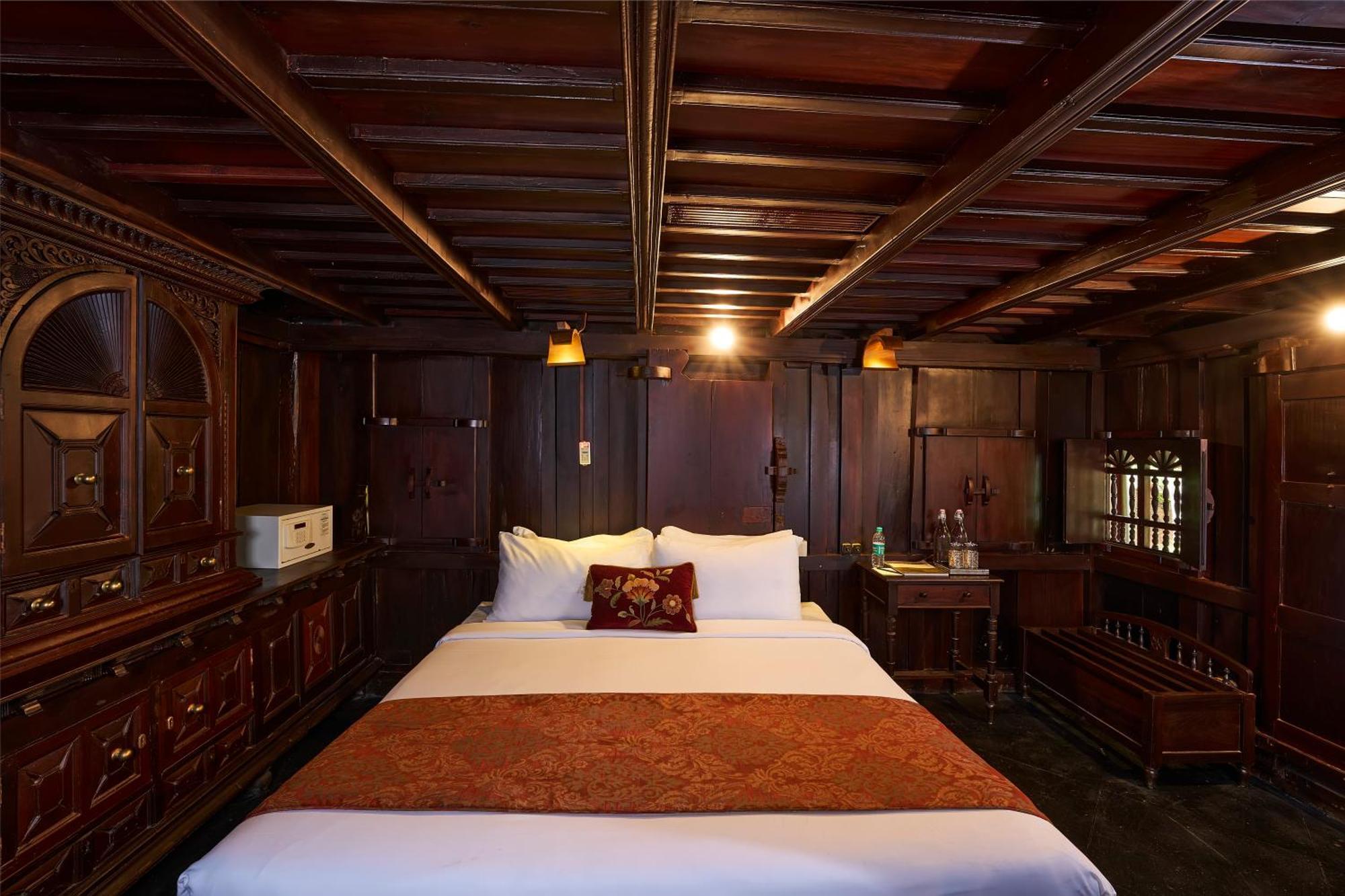 The Leela Ashtamudi, A Raviz Hotel Kollam Exterior photo A bedroom in the hotel