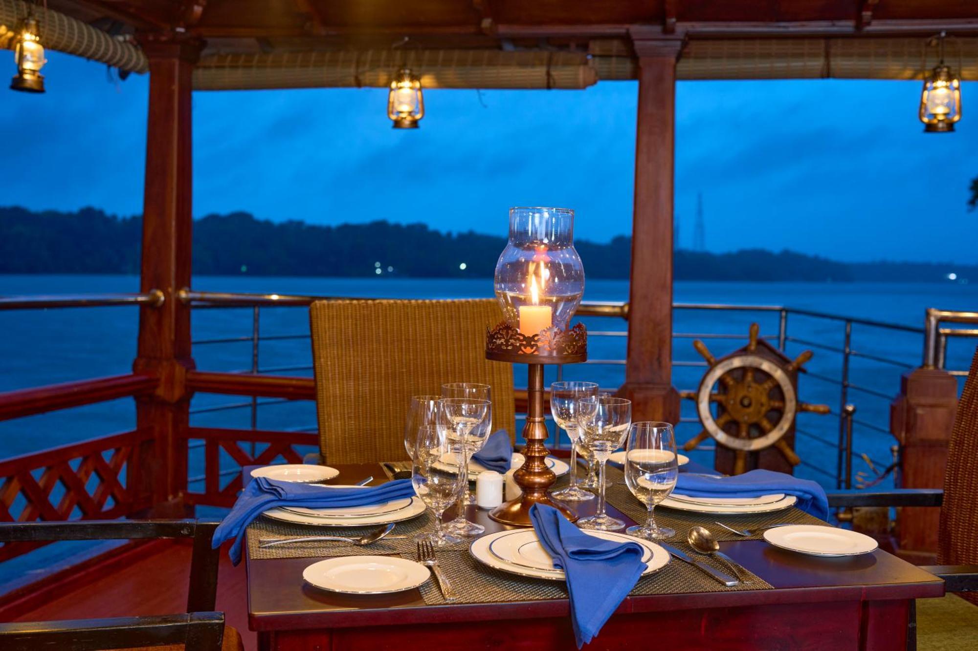 The Leela Ashtamudi, A Raviz Hotel Kollam Exterior photo Dinner on board
