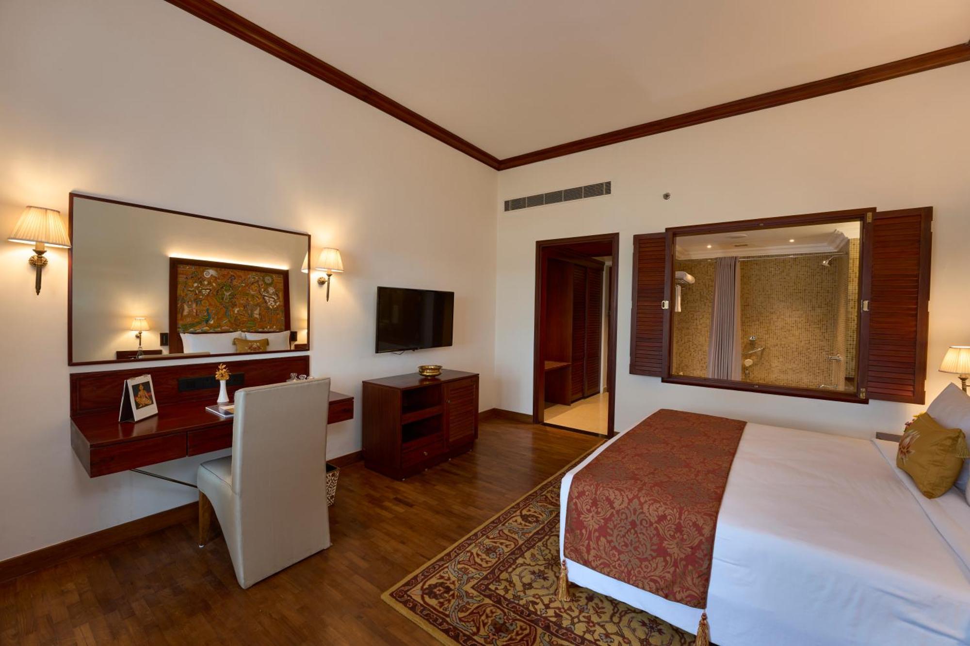 The Leela Ashtamudi, A Raviz Hotel Kollam Exterior photo A room at the Taj Bengal