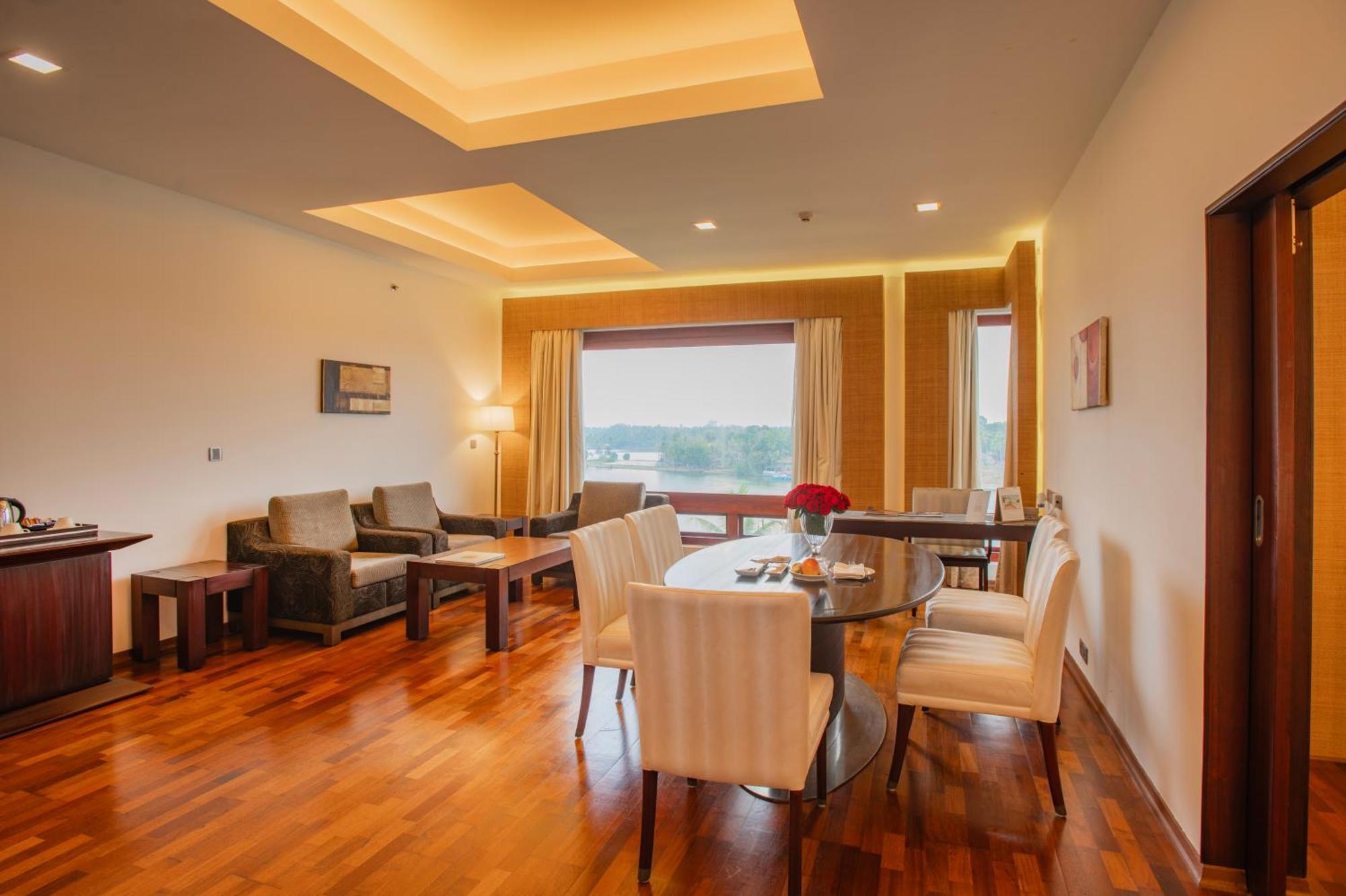 The Leela Ashtamudi, A Raviz Hotel Kollam Exterior photo Suite at the hotel
