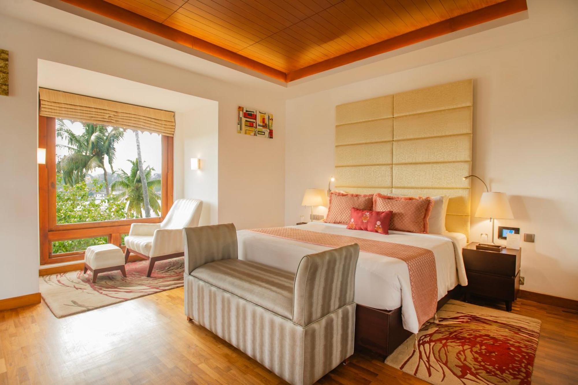 The Leela Ashtamudi, A Raviz Hotel Kollam Exterior photo A bedroom at the Taj Bengal