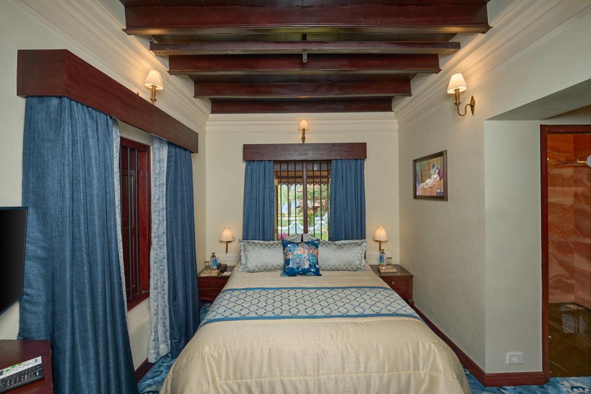 The Leela Ashtamudi, A Raviz Hotel Kollam Exterior photo A room at the hotel