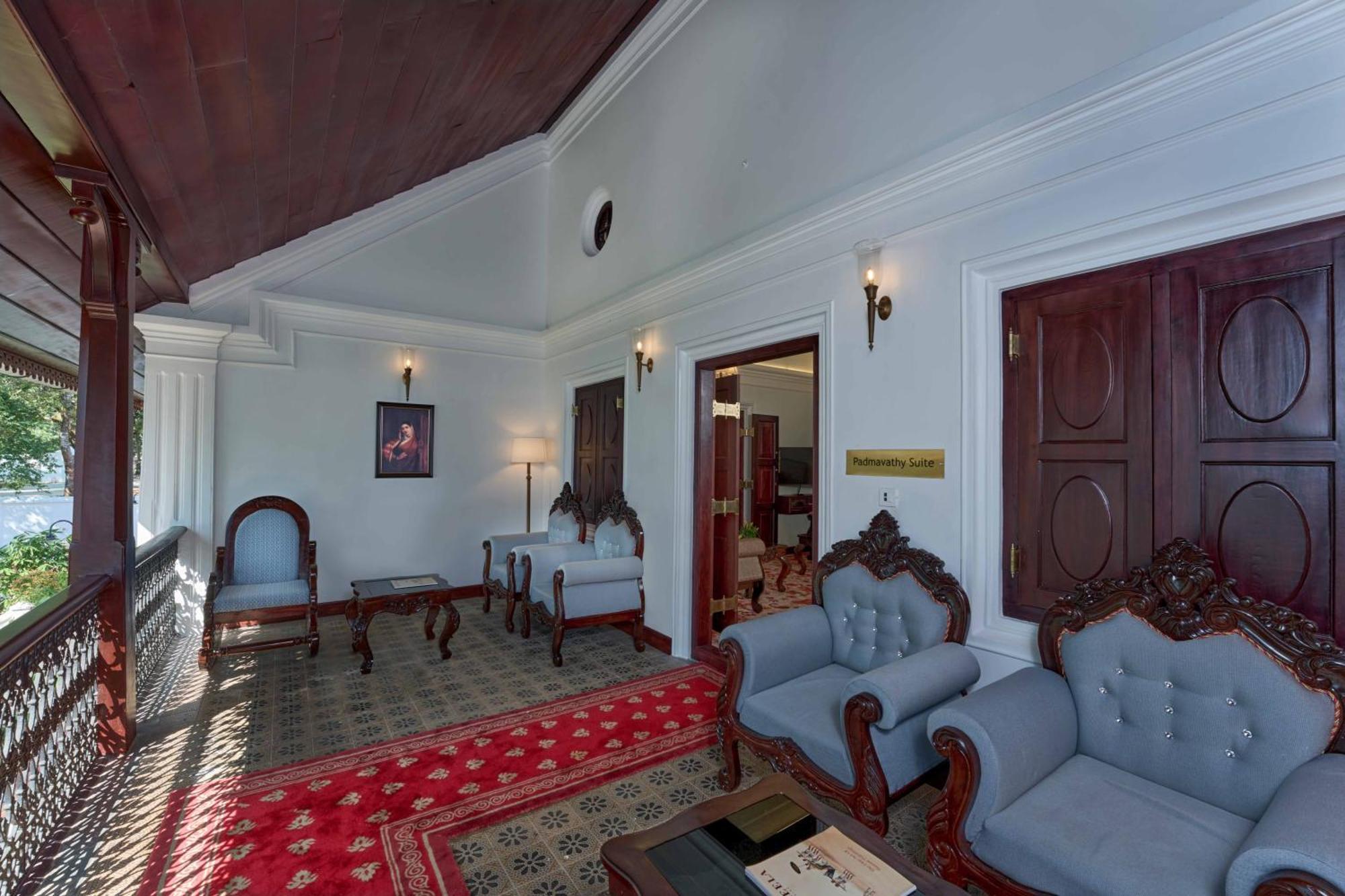 The Leela Ashtamudi, A Raviz Hotel Kollam Exterior photo The interior of the hotel